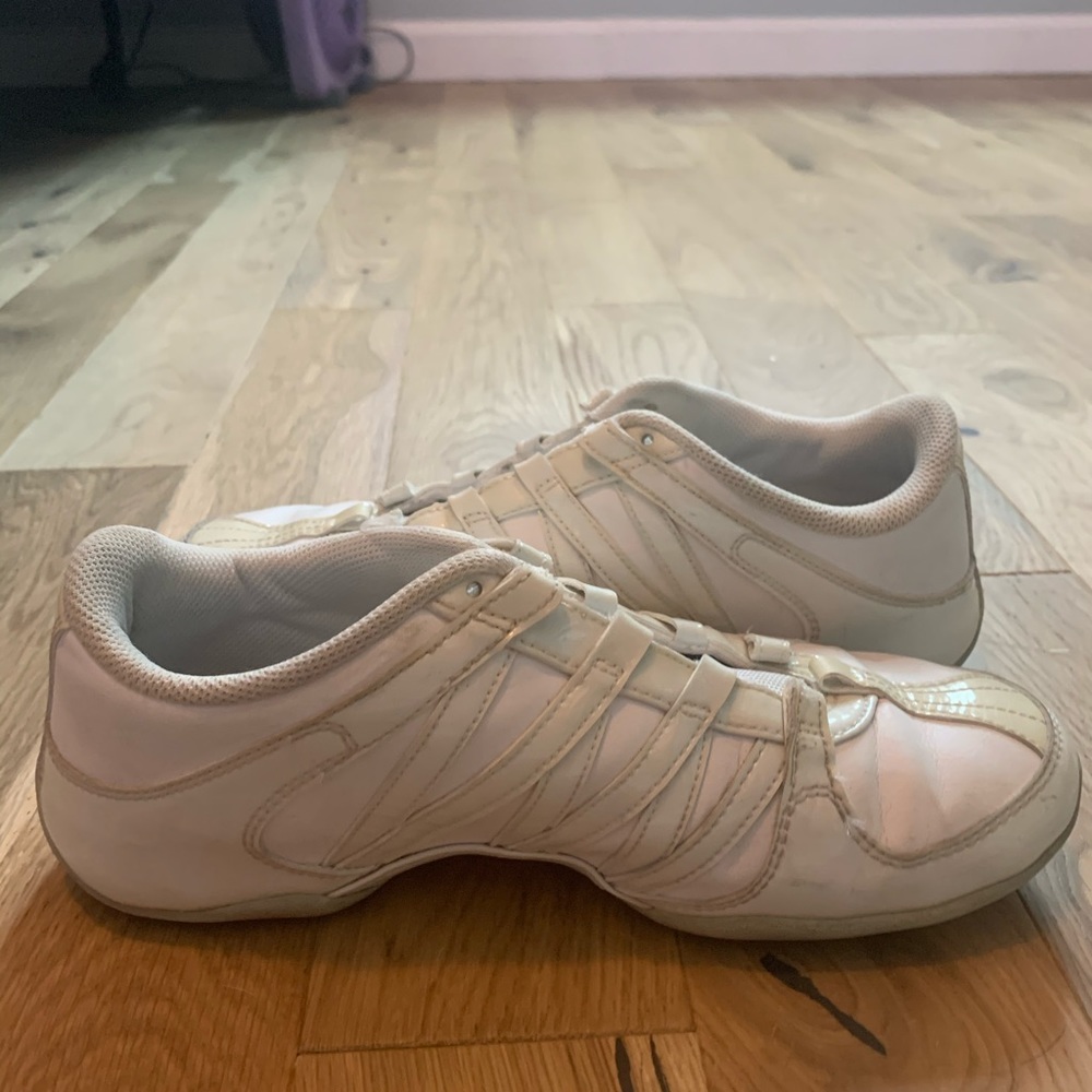 Nike cheer shoes